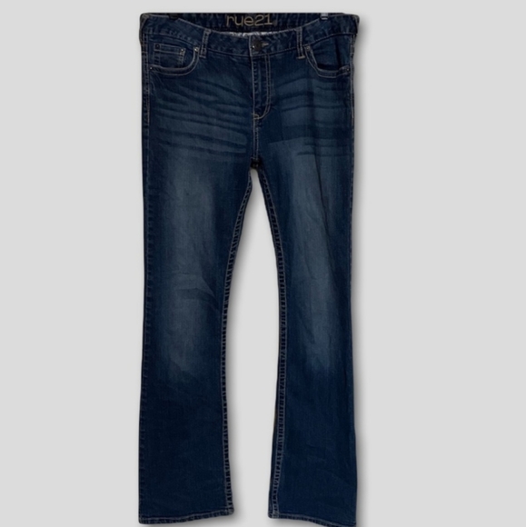 Rue21 Junior’s Mid-Rise Boot Cut Flap Back Embroidered Pocket Blue Jeans 11/12 - Picture 2 of 6